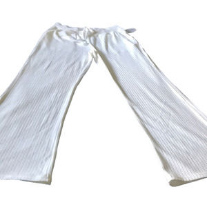 𝅺women’s size Medium Ribbed cropped pant.off white, pockets,wide leg.